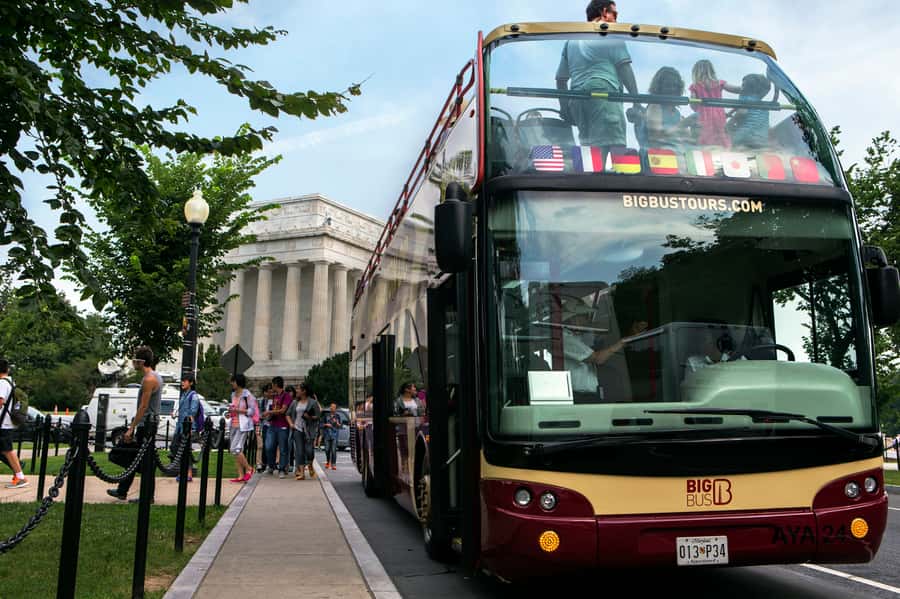 DC: Hop-On Hop-Off with 17 Stops plus Arlington Walking Tour - The White House and downtown stops