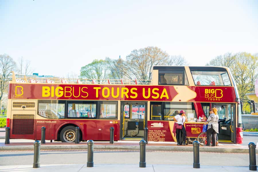 DC: Hop-On Hop-Off with 17 Stops plus Arlington Walking Tour - Using the route without wasting half your day