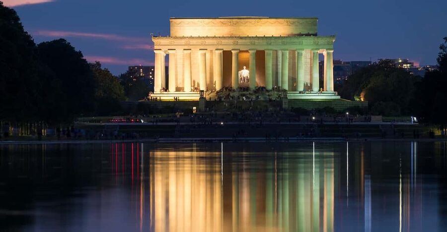 DC: Open-top Monuments and Memorials Sightseeing Night Tour - The White House and the story of the capital
