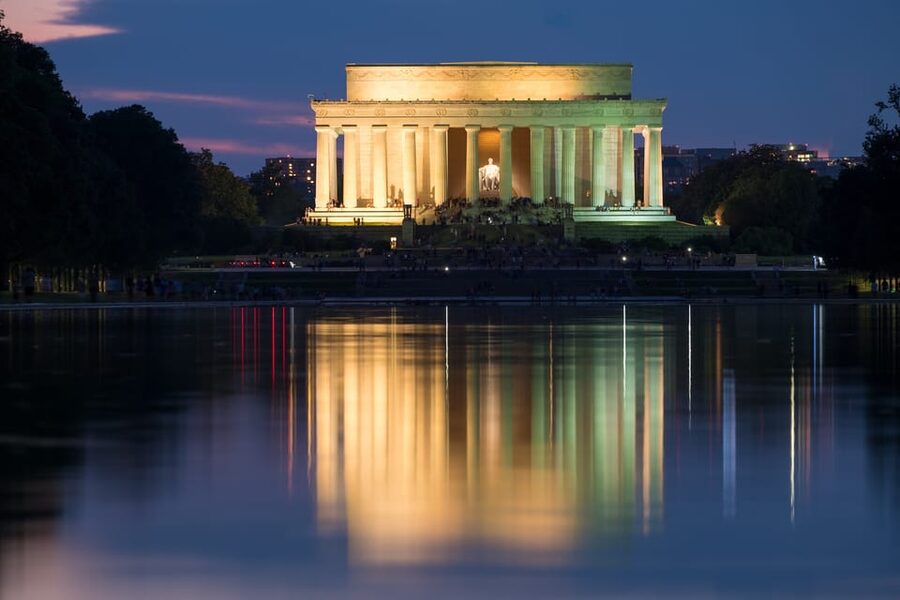 DC: Open-top Monuments and Memorials Sightseeing Night Tour - The tidal basin and its memorials