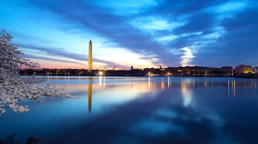 DC: Open-top Monuments and Memorials Sightseeing Night Tour - Arlington National Cemetery from the road