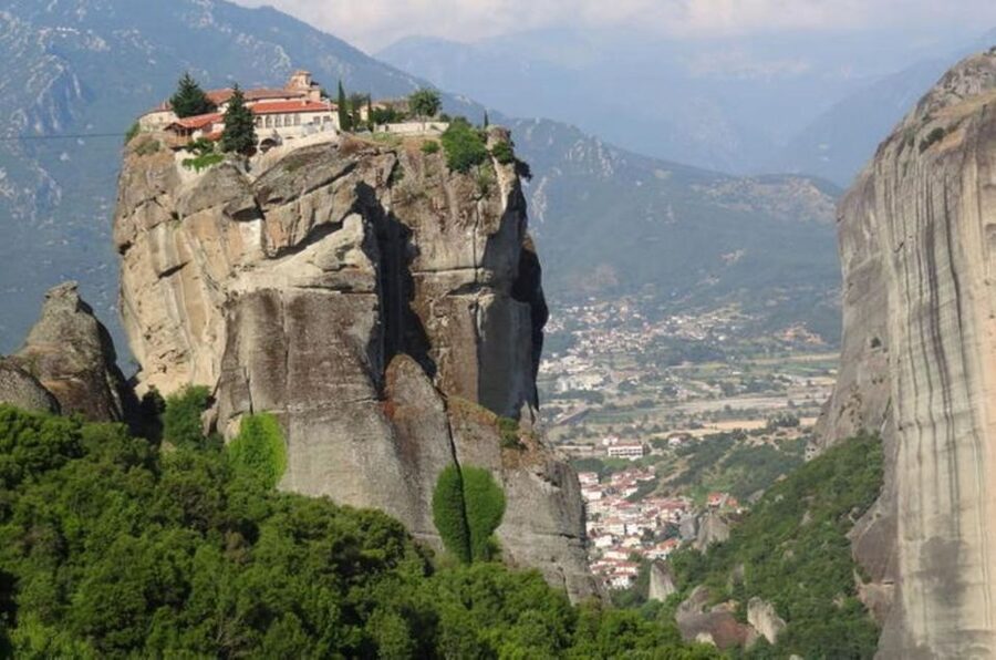 Delphi and Meteora: 2-Day Bus Tour from Athens - Day two: Meteora’s monasteries and giant stone pillars