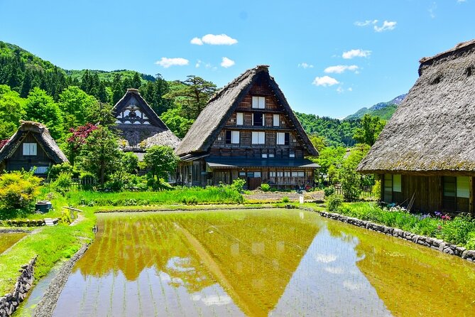 Departing from Takayama [Regular sightseeing bus] World Heritage Sites Shirakawago and Gokayama Ainokura - Shirakawago gives you two hours of choice