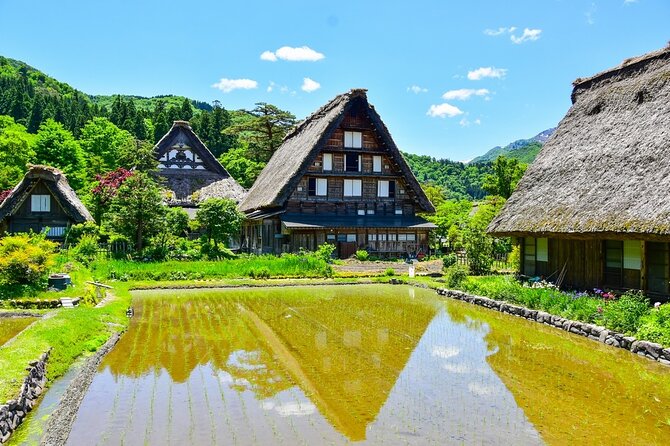 Departing from Takayama [Regular sightseeing bus] World Heritage Sites Shirakawago and Gokayama Ainokura - What the guide adds, and what the guide does not do
