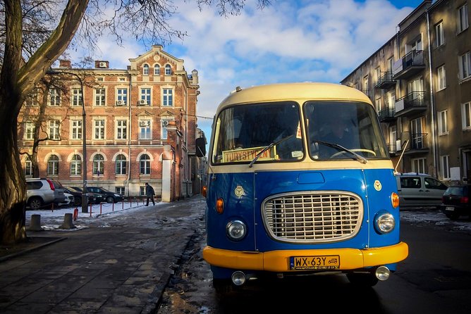 Discover the Dark Side of Warsaw in Praga District by Retro Bus - Murals on Brzeska and Stalowa