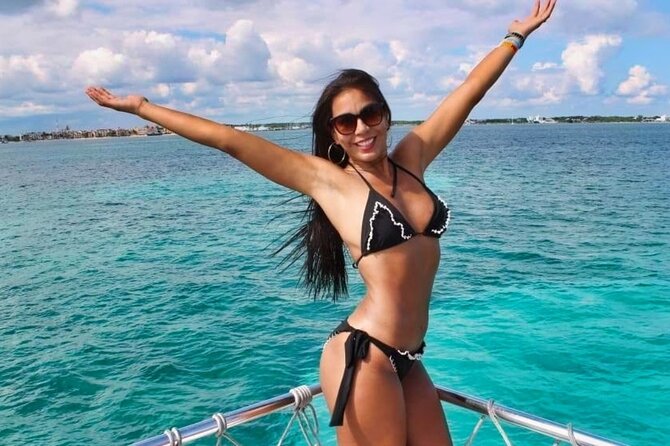 Discovering Isla Mujeres on a Double Decker Catamaran - Cruising through Nichupte Lagoon