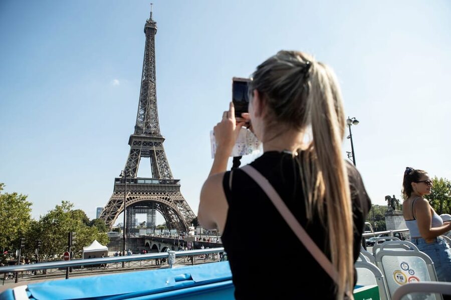 Disneyland Paris: Bus Sightseeing Tour in Paris - Key points at a glance