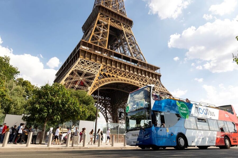 Disneyland Paris: Bus Sightseeing Tour in Paris - Starting at the Eiffel Tower