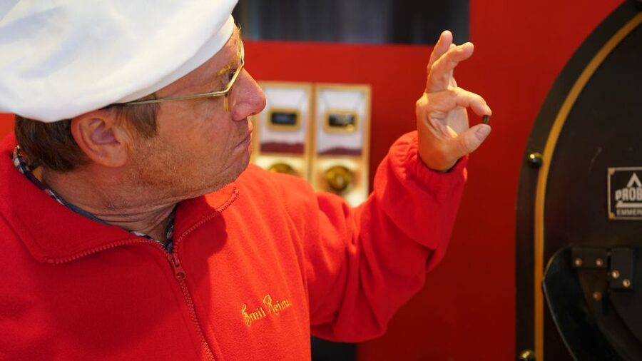 Dresden: Guided Bus Tour to Stollen Bakery with Tasting - Key points to know before booking