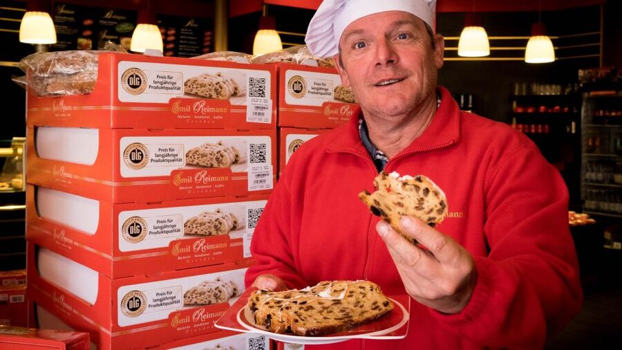 Dresden: Guided Bus Tour to Stollen Bakery with Tasting - Timing, language, and practical planning