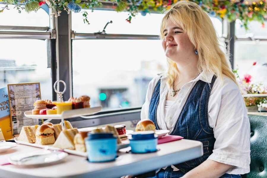 Dublin: Afternoon Tea Vintage Bus Tour - What arrives on the afternoon tea stand