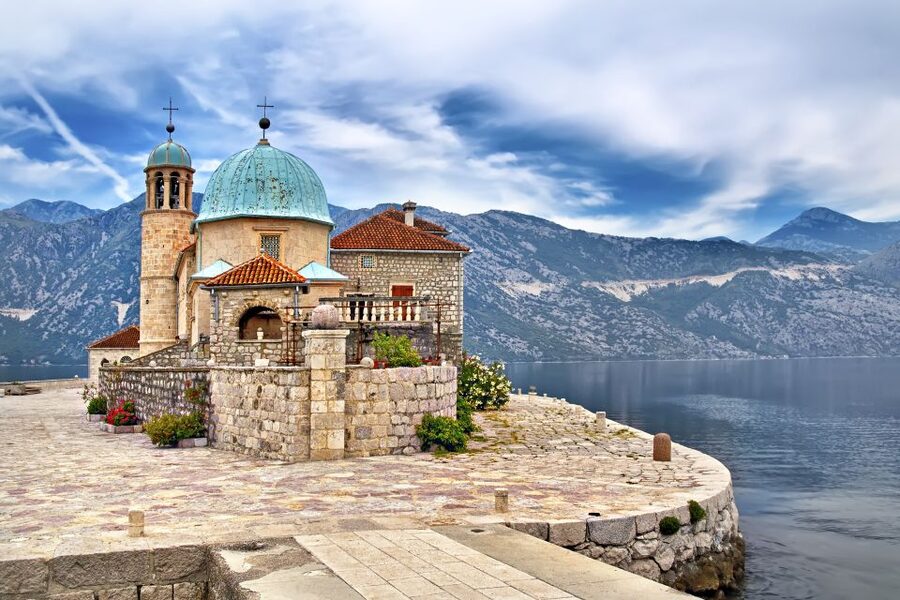Dubrovnik: Montenegro Day Trip by Bus and Boat - Lunch, swimming, and time on the boat