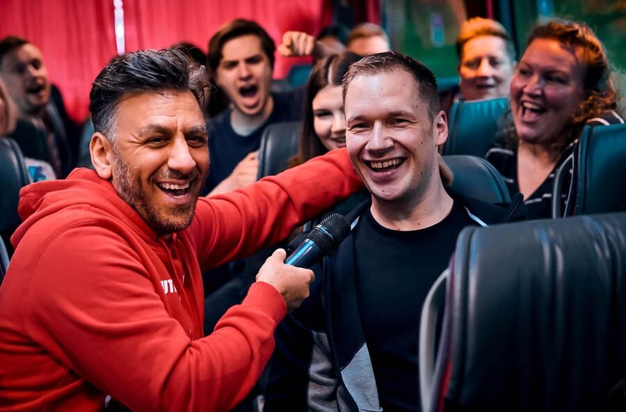 Düsseldorf: 1.5-Hour Comedy Bus Tour - Comedy quality depends on the guide