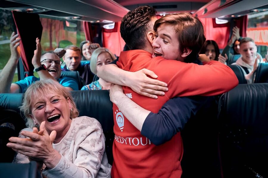 Düsseldorf: 1.5-Hour Comedy Bus Tour - Booking advice and cancellation flexibility