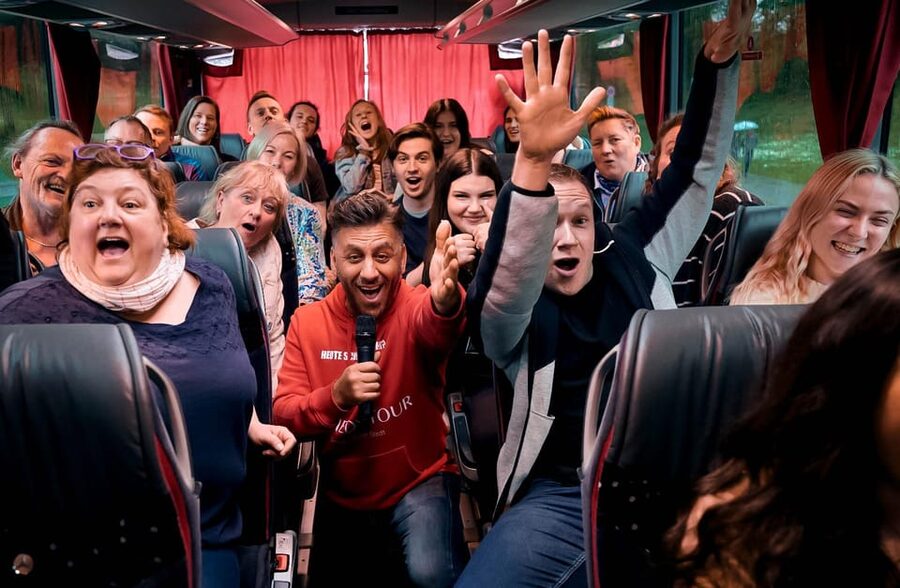 Düsseldorf: 1.5-Hour Comedy Bus Tour - What the 90-minute route offers