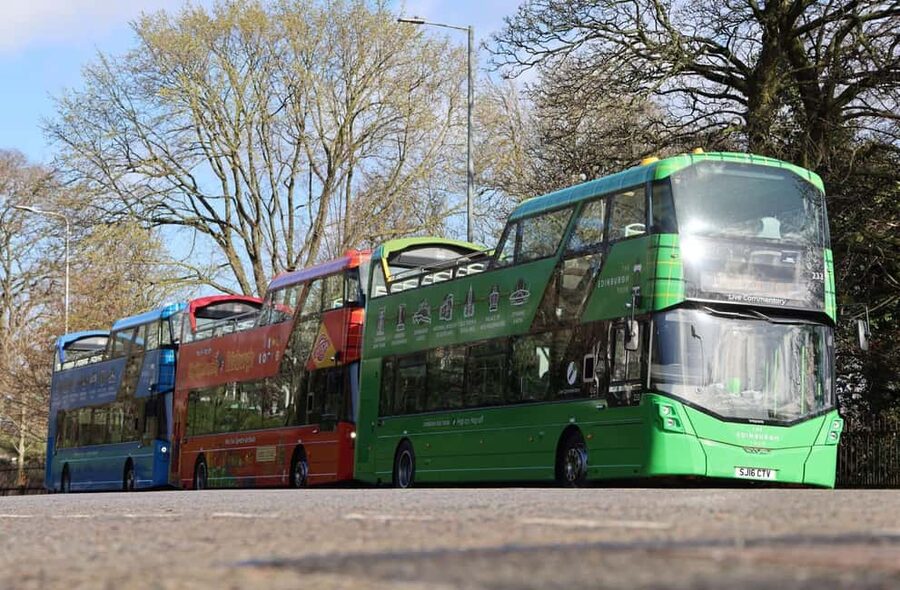 Edinburgh: Hop-On Hop-Off Bus Tour with Live Guide - Key points at a glance