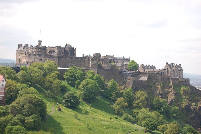 Edinburgh Hop-on Hop-off City Tour with Live Guide - Stops 5 to 8: Holyroodhouse and the lower Royal Mile