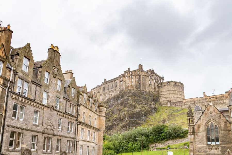 Edinburgh: Royal Attractions with Hop-On Hop-Off Bus Tours - Who should book this experience?