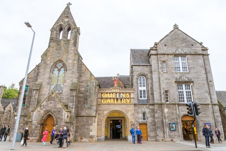 Edinburgh: Royal Attractions with Hop-On Hop-Off Bus Tours - Edinburgh Castle and the Royal Mile