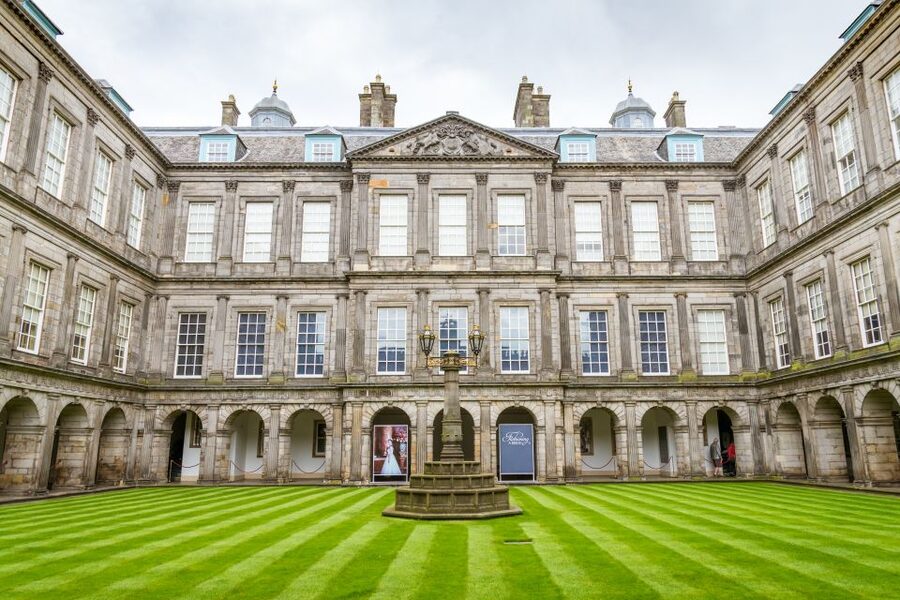 Edinburgh: Royal Attractions with Hop-On Hop-Off Bus Tours - A practical two-day plan