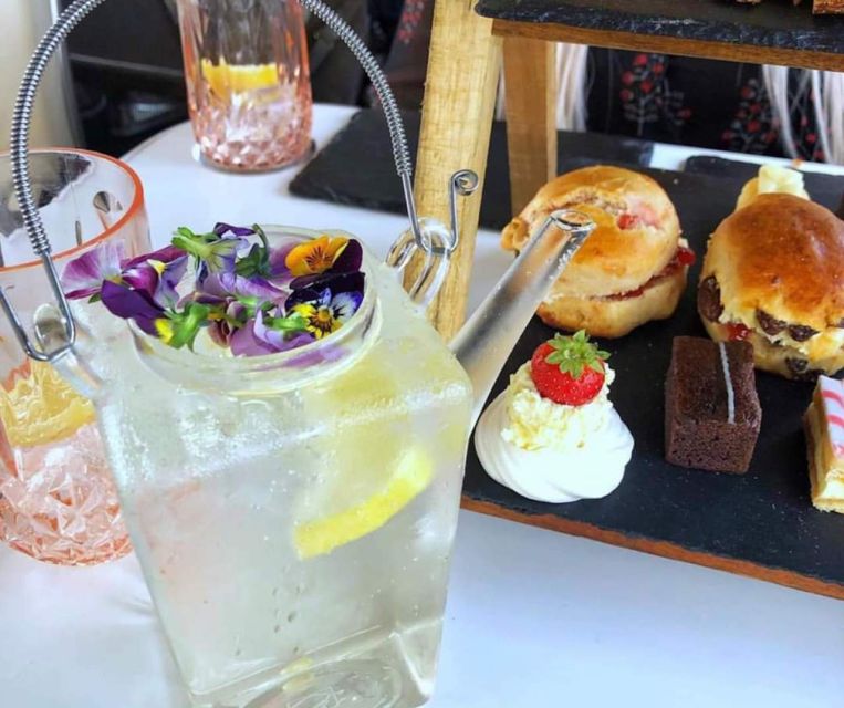 Edinburgh: Vintage Bus Tour with Afternoon Tea or Gin - What arrives on the afternoon tea tray