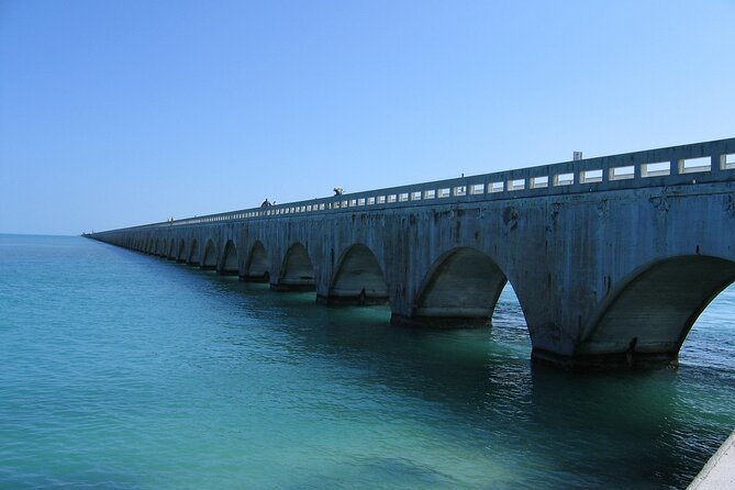 Fort Lauderdale/Hollywood: Key West Full-Day Tour in Luxury Coach Bus - Key Largo: a short breakfast pause