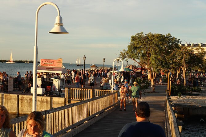 Fort Lauderdale/Hollywood: Key West Full-Day Tour in Luxury Coach Bus - Crossing the Florida Keys toward Key West