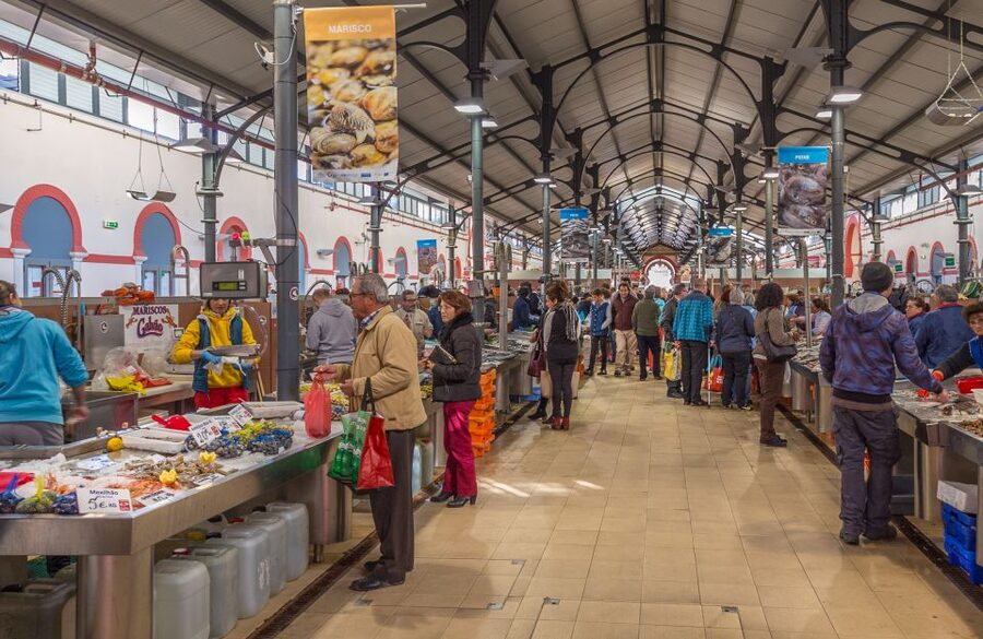 From Algarve Coast: Day Trip by Bus to Loule Market - What to expect at the Roma market