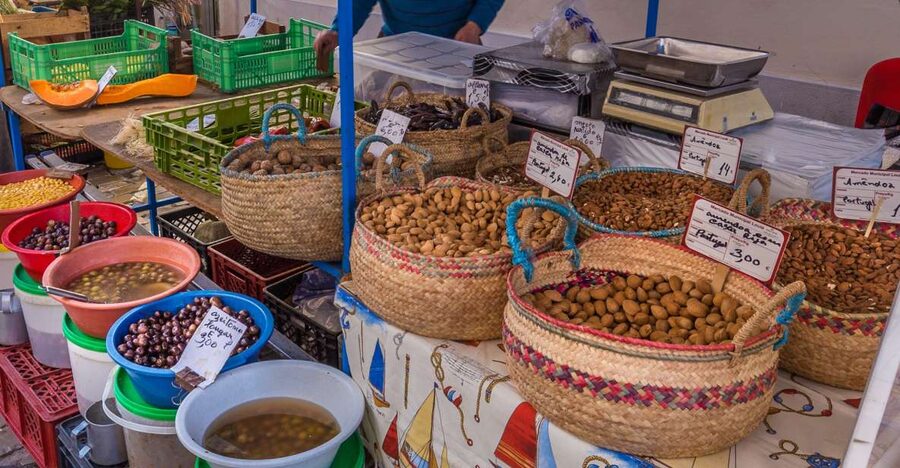From Algarve Coast: Day Trip by Bus to Loule Market - Guide service and the level of independence