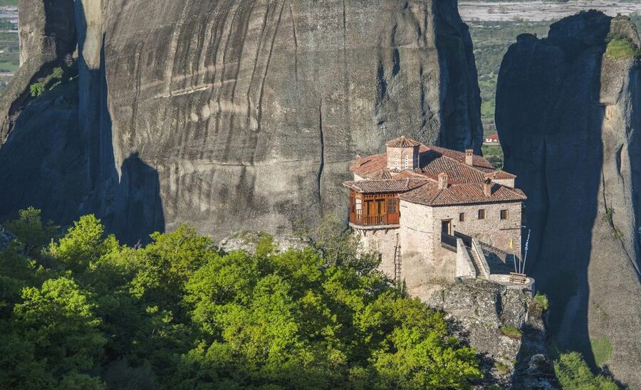 From Athens: Meteora Full-Day Trip with Guide on Luxury Bus - Lunch in Kastraki