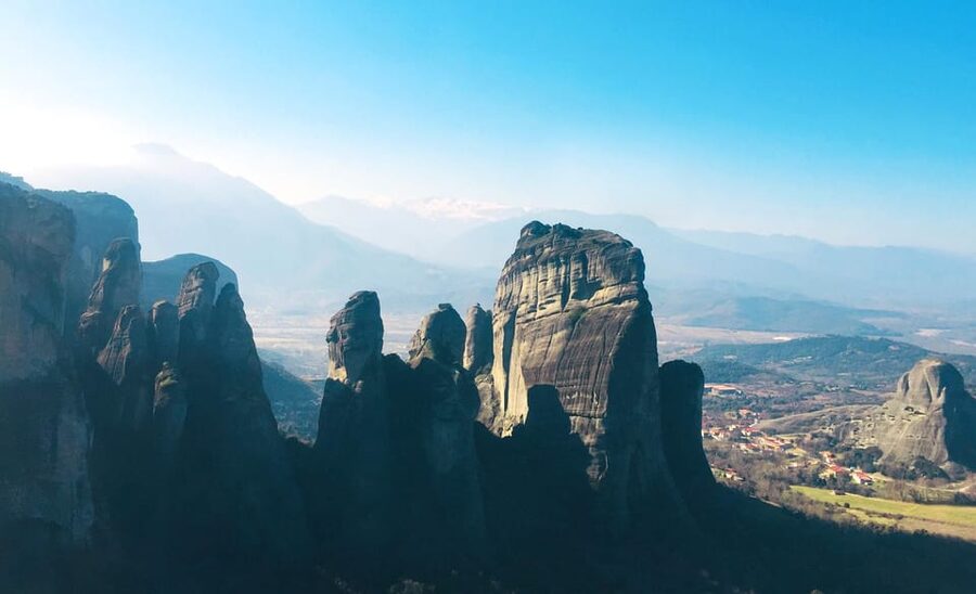 From Athens: Meteora Full-Day Trip with Guide on Luxury Bus - What the guide adds to the day