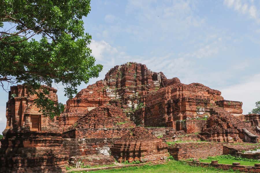 From Bangkok: Ayutthaya Day Tour by Bus with River Cruise - The guides make a real difference