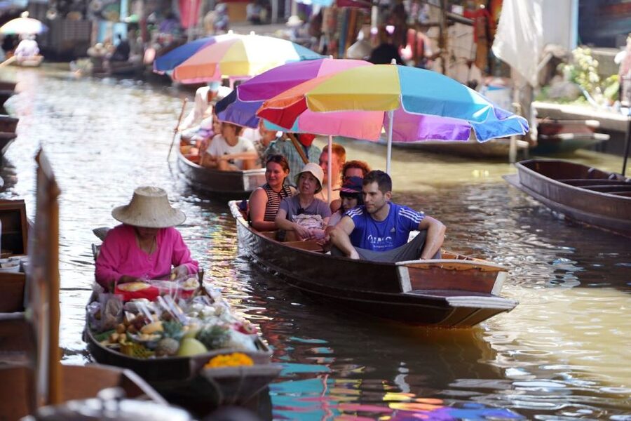 From Bangkok : Meklong Railway Market By Bus - Getting to Maeklong Railway Market
