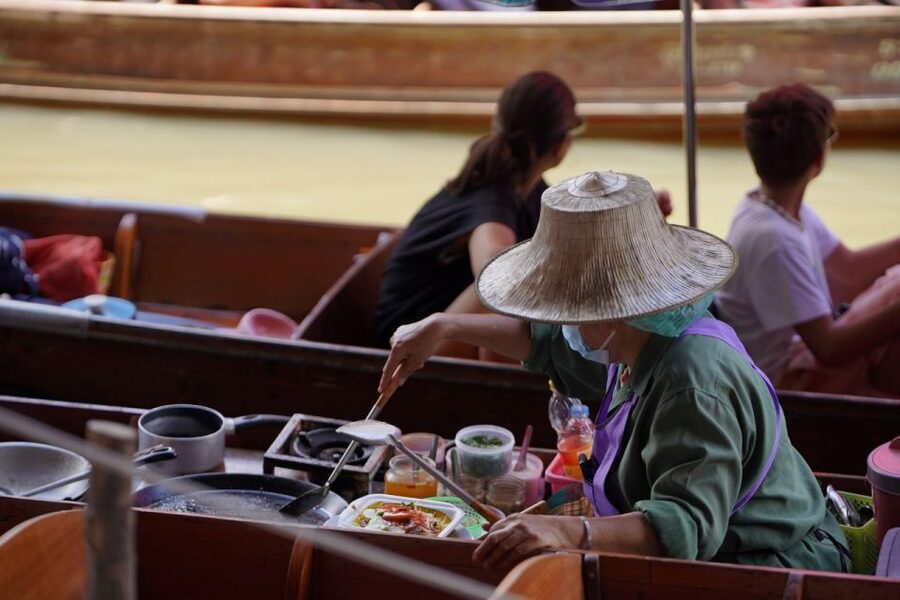 From Bangkok : Meklong Railway Market By Bus - Eating at both markets