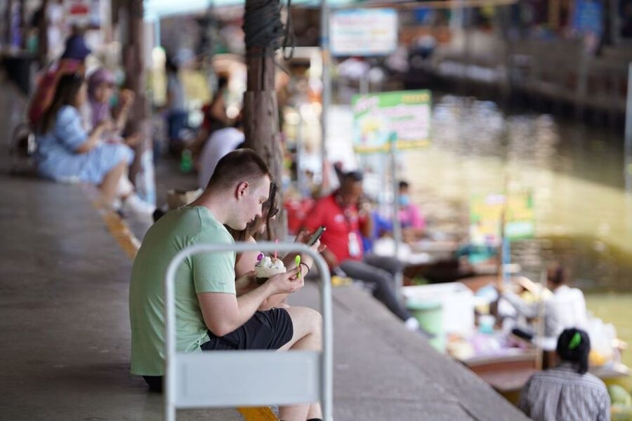 From Bangkok : Meklong Railway Market By Bus - What makes the railway market worth your time