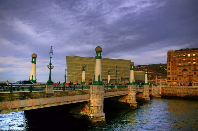 From Bilbao: Gaztelugatxe and San Sebastian Minibus Tour - A bilingual tour with a practical pace