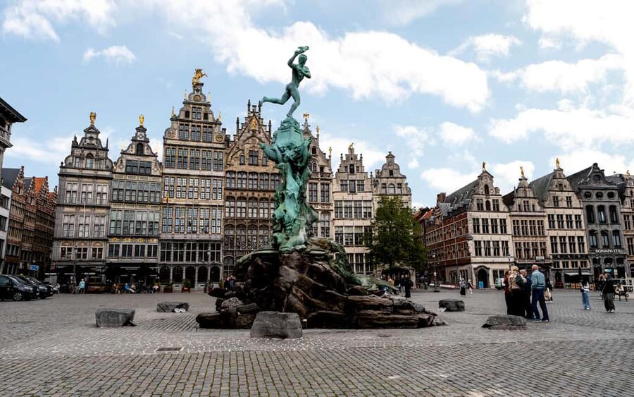 From Brussels: Day Trip to Antwerp and Atomium by Bus - Who should book this experience