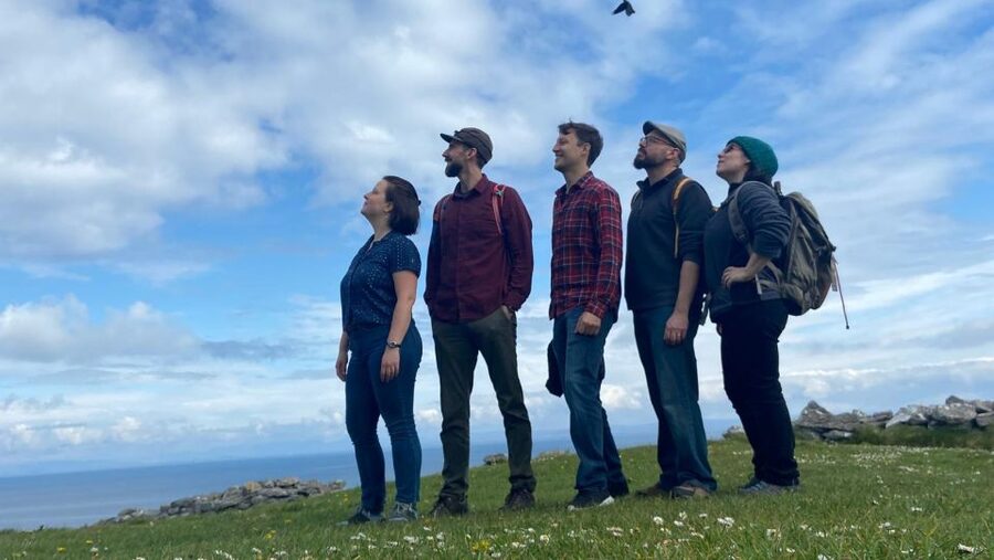 From Galway: Day Trip to Inisheer with Bike or Bus Tour - Seeing Inisheer by bicycle or vehicle