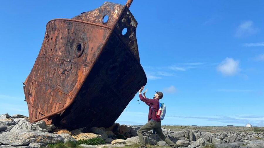 From Galway: Day Trip to Inisheer with Bike or Bus Tour - Sunken churches, shipwrecks, and a castle