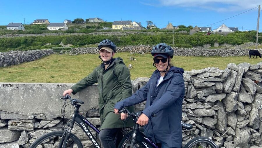 From Galway: Day Trip to Inisheer with Bike or Bus Tour - Free time for a pint, beach, or family stop