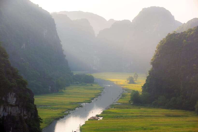 From Hanoi: Ninh Binh, Hoa Lu, Tam Coc, & Mua Cave Day-Trip - What the guides add to a busy day