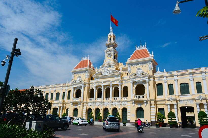 From HCM: City Highlights & Chinatown Trips – Water Bus Tour - A local lunch between the markets and museum