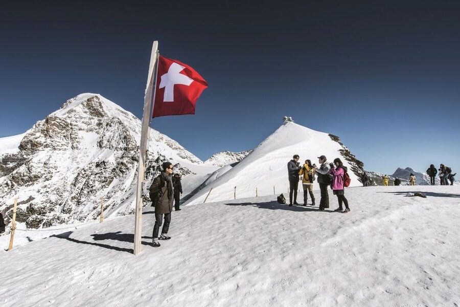 From Interlaken: Guided Tour to Jungfraujoch - Top of Europe - How the guides shape the day
