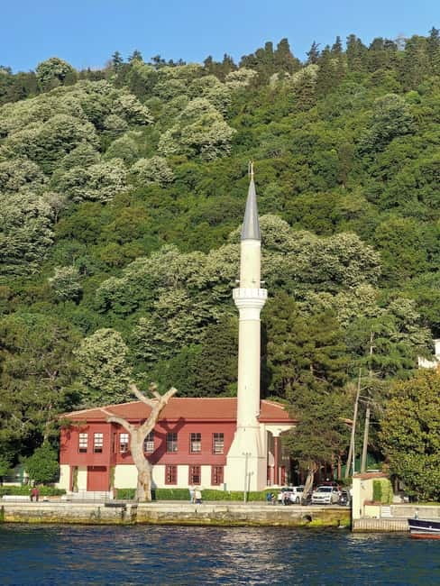 From Istanbul: Guided Europe and Asia Tour by Bus and Boat - Çamlıca Hill and the largest mosque in Türkiye