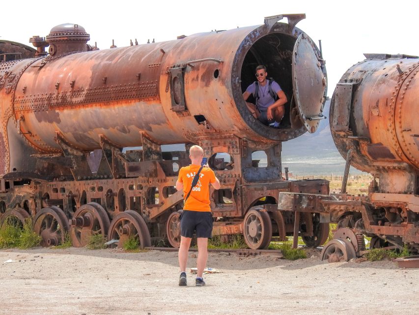 From La Paz: Uyuni Salt Flat Tour & Overnight Roundtrip Bus - The best photo stop of the day