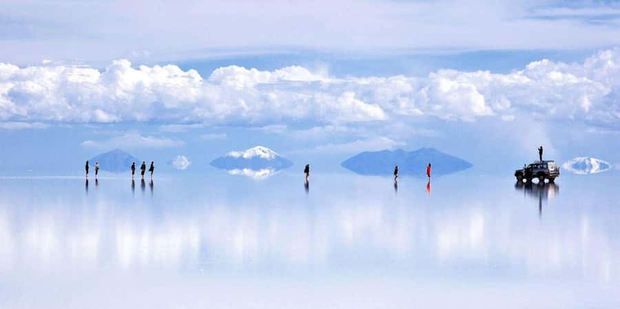 From La Paz: Uyuni Salt Flats Excursion + Round Trip Bus - Arrival in Uyuni and the morning wait