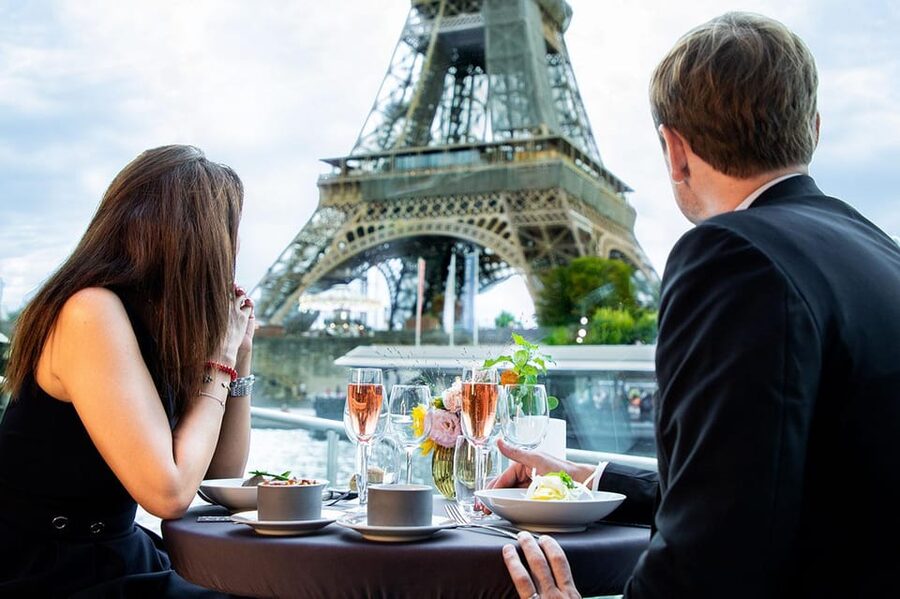 From London: Paris Tour with Sightseeing Bus & Lunch Cruise - Seeing Paris from the hop-on hop-off bus