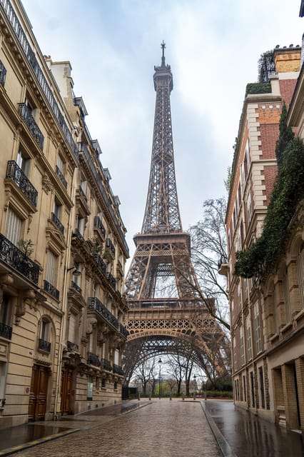 From London: Paris Tour with Sightseeing Bus & Lunch Cruise - A two-hour lunch cruise on the Seine