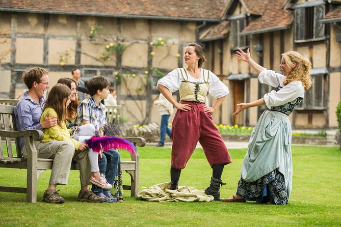 From London: Shakespeare's Stratford-upon-Avon Day Trip by Coach - Guides, drivers, and the unescorted format