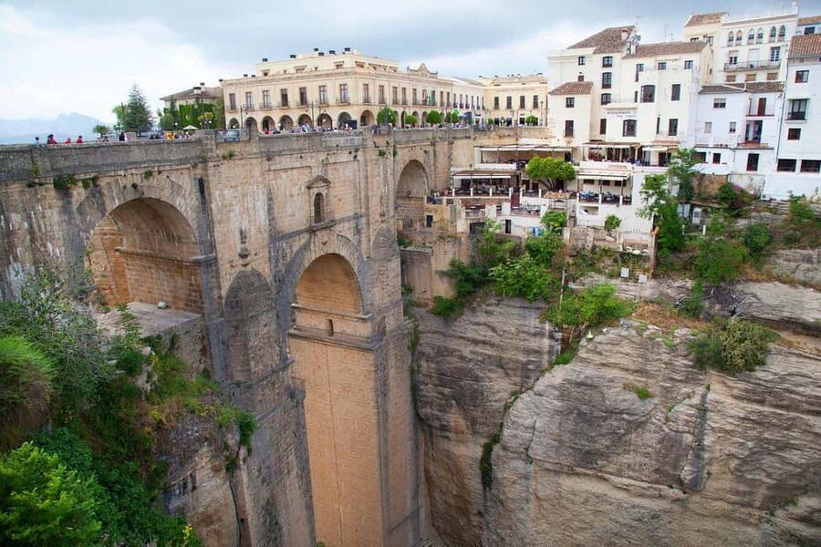 From Malaga: Ronda y Setenil de la Bodegas Day Trip by coach - Setenil de las Bodegas and its overhanging rock